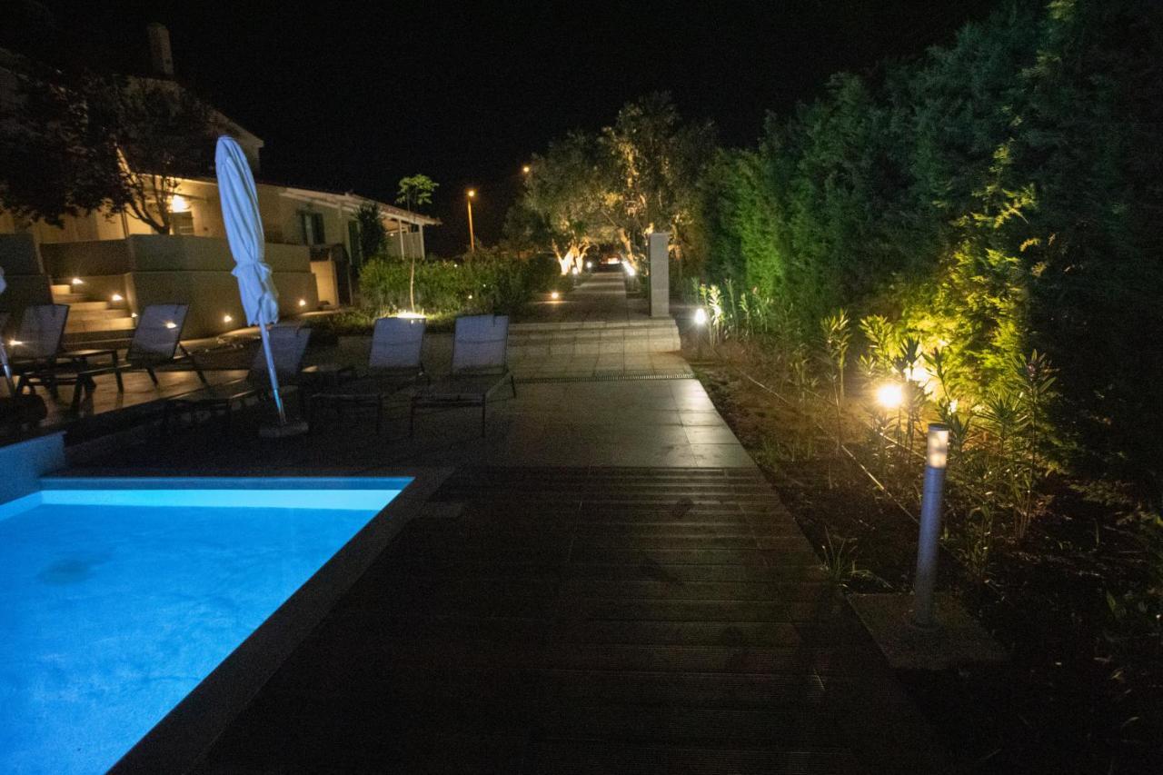 8 Boutique Suites 네아 포티데아 외부 사진