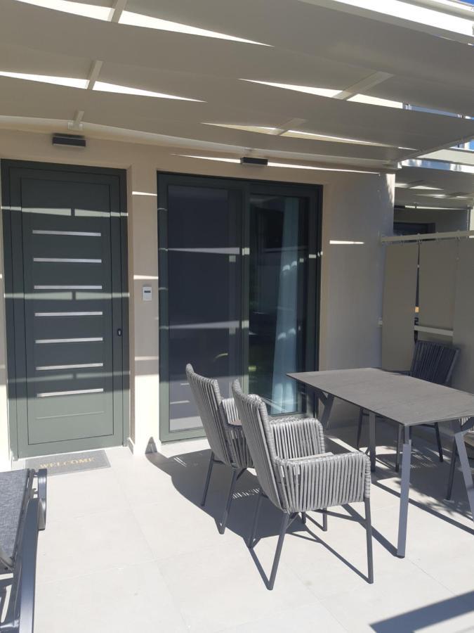 8 Boutique Suites 네아 포티데아 외부 사진