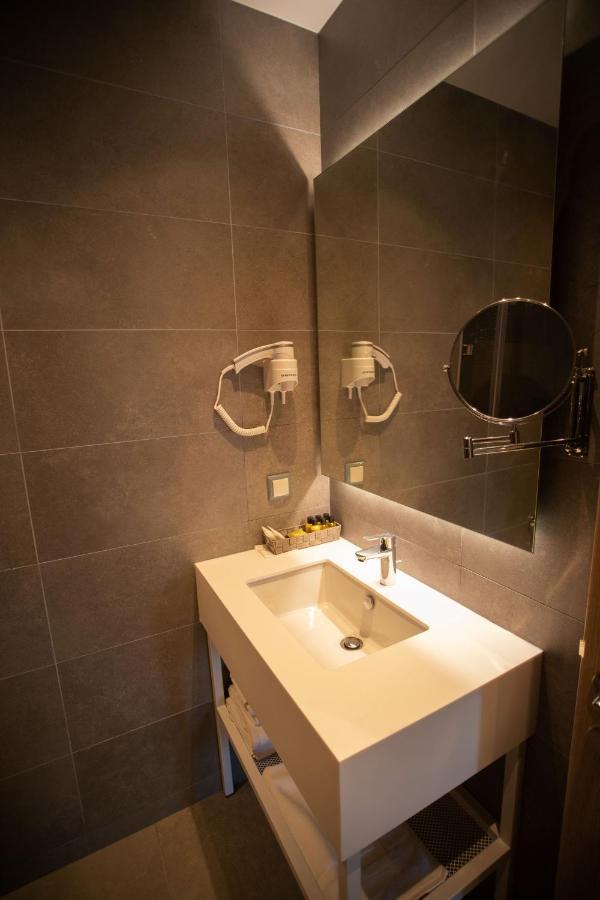 8 Boutique Suites 네아 포티데아 외부 사진