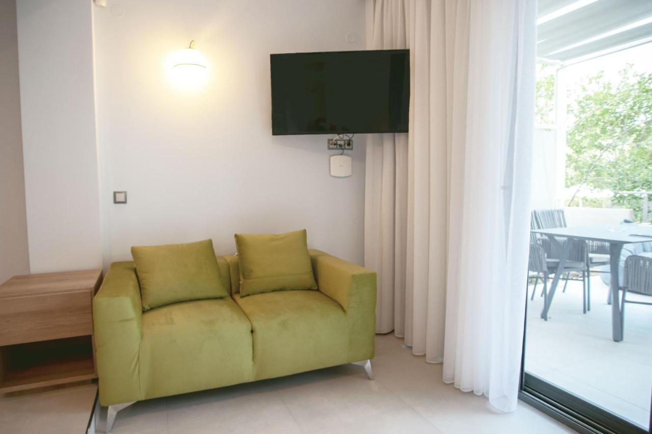 8 Boutique Suites 네아 포티데아 외부 사진