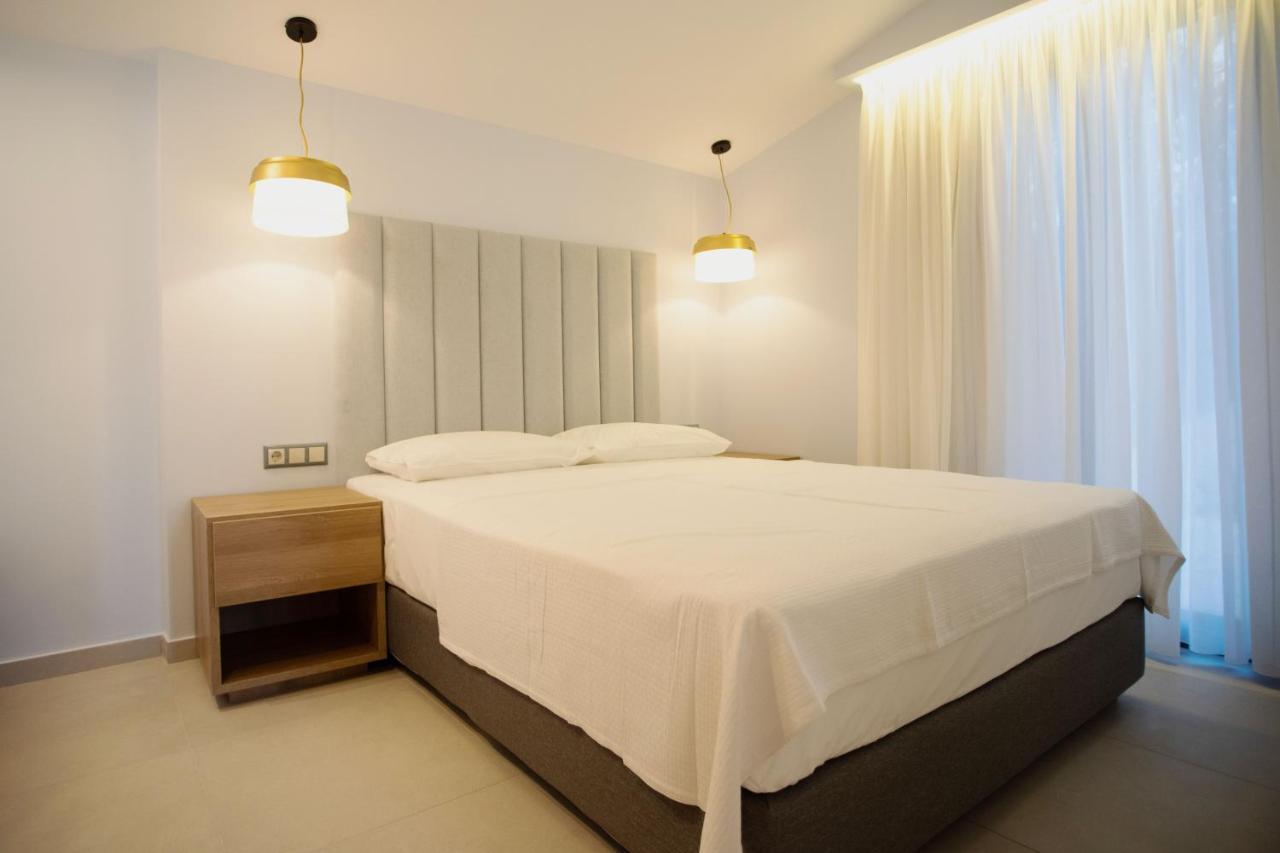 8 Boutique Suites 네아 포티데아 외부 사진