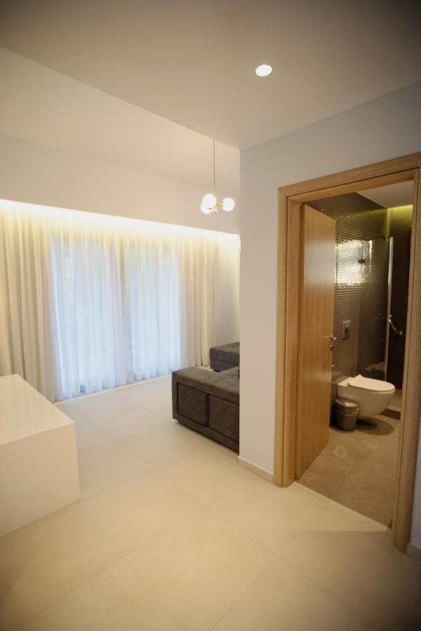 8 Boutique Suites 네아 포티데아 외부 사진