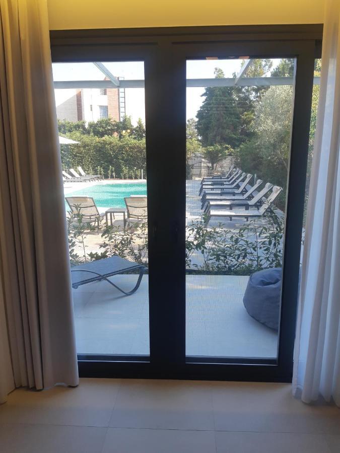 8 Boutique Suites 네아 포티데아 외부 사진