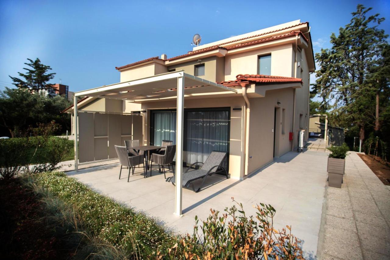 8 Boutique Suites 네아 포티데아 외부 사진