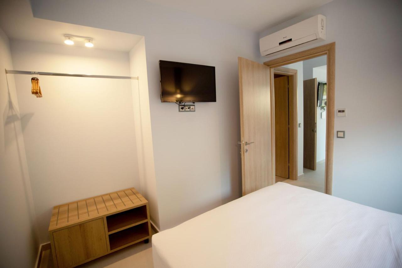 8 Boutique Suites 네아 포티데아 외부 사진