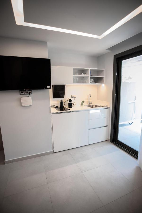 8 Boutique Suites 네아 포티데아 외부 사진